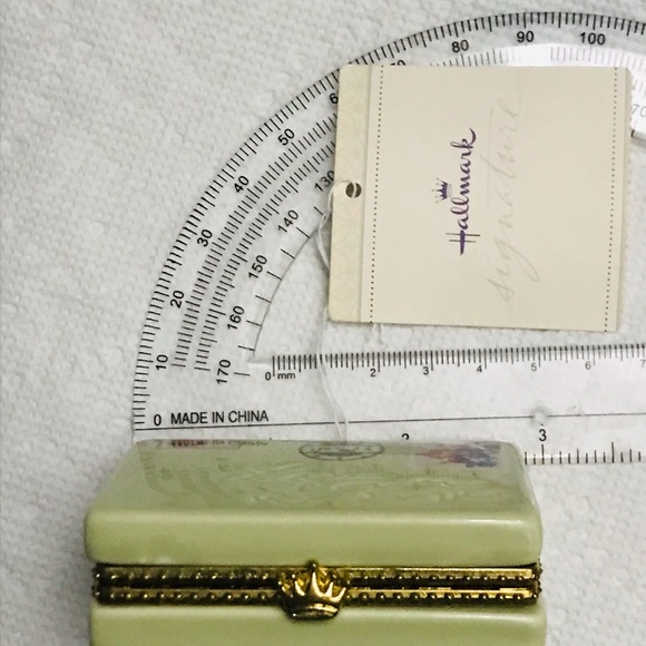 Hallmark Signature keepsake box - Picture 9 of 11